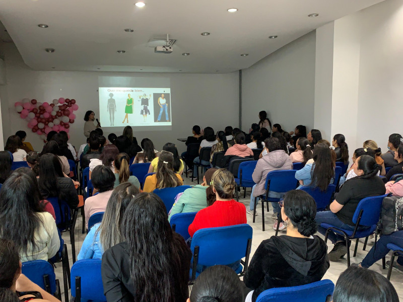 Galeria de Andrea Ambrad