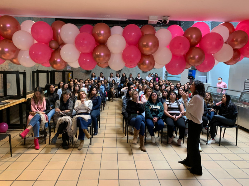 Galeria de Andrea Ambrad