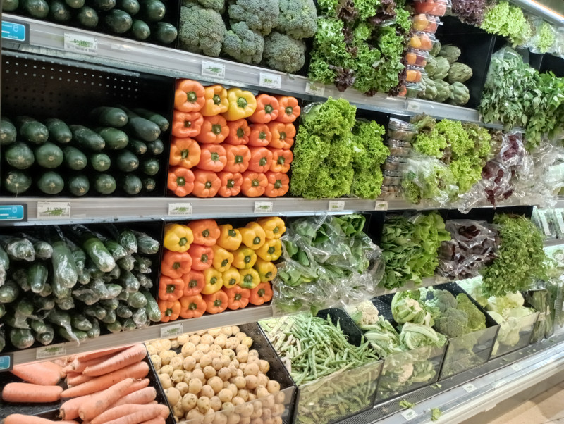 Foto portada Mercaderista, impulsador o promotor de marca y productos en grandes superficies o supermercados.