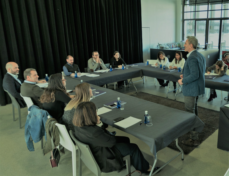 imagen portada Liderar Sin Quemarte: El Sistema Para Directivos Que No Pueden Más