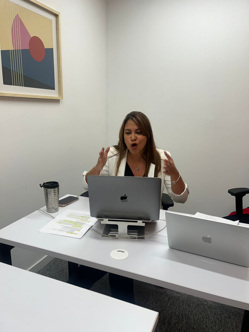 Galeria de LINDA DE LA TORRE